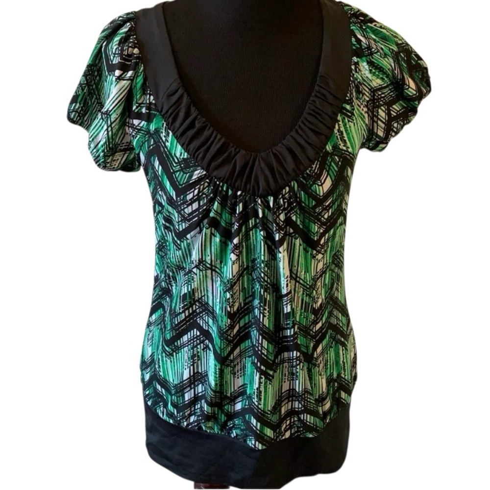 Maurice’s Green & Black Abstract Geometric Pattern Keyhole Short Sleeve Blouse